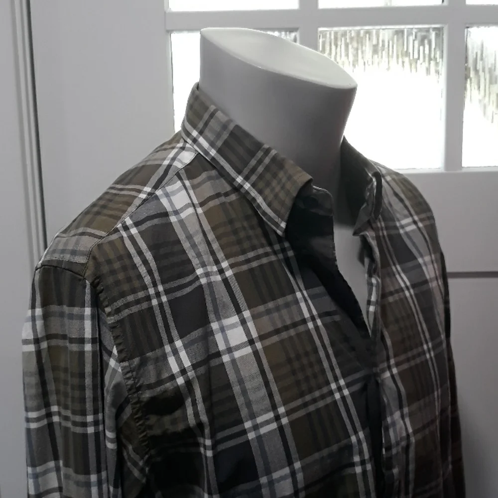 Banana Republic mens grey and green plaid cotton shirt. Medium